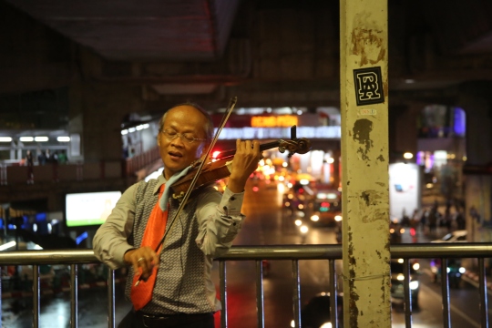 violin on a metro skywalk
